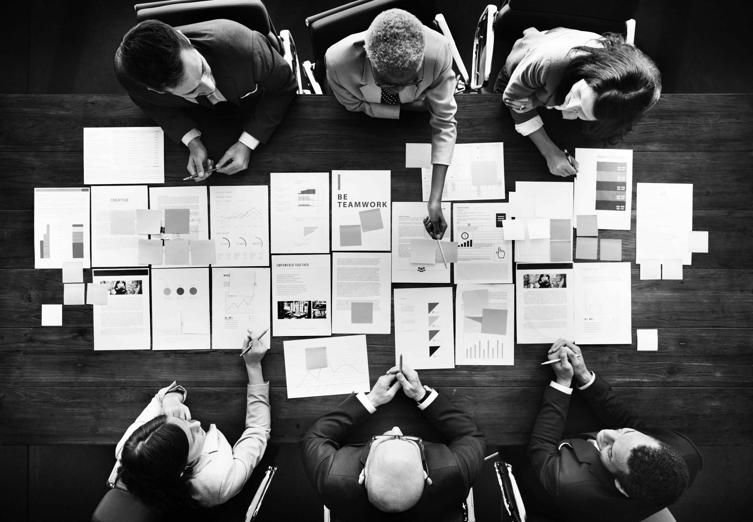 otimizado business people analyzing statistics financial concept